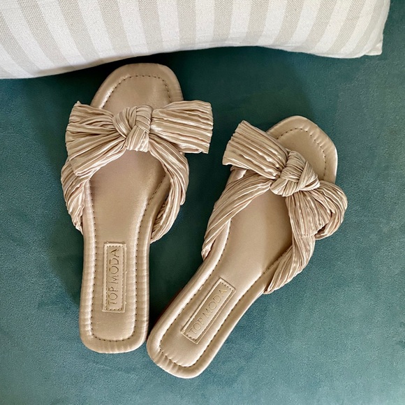 Cute Bow Sandals - Picture 1 of 3